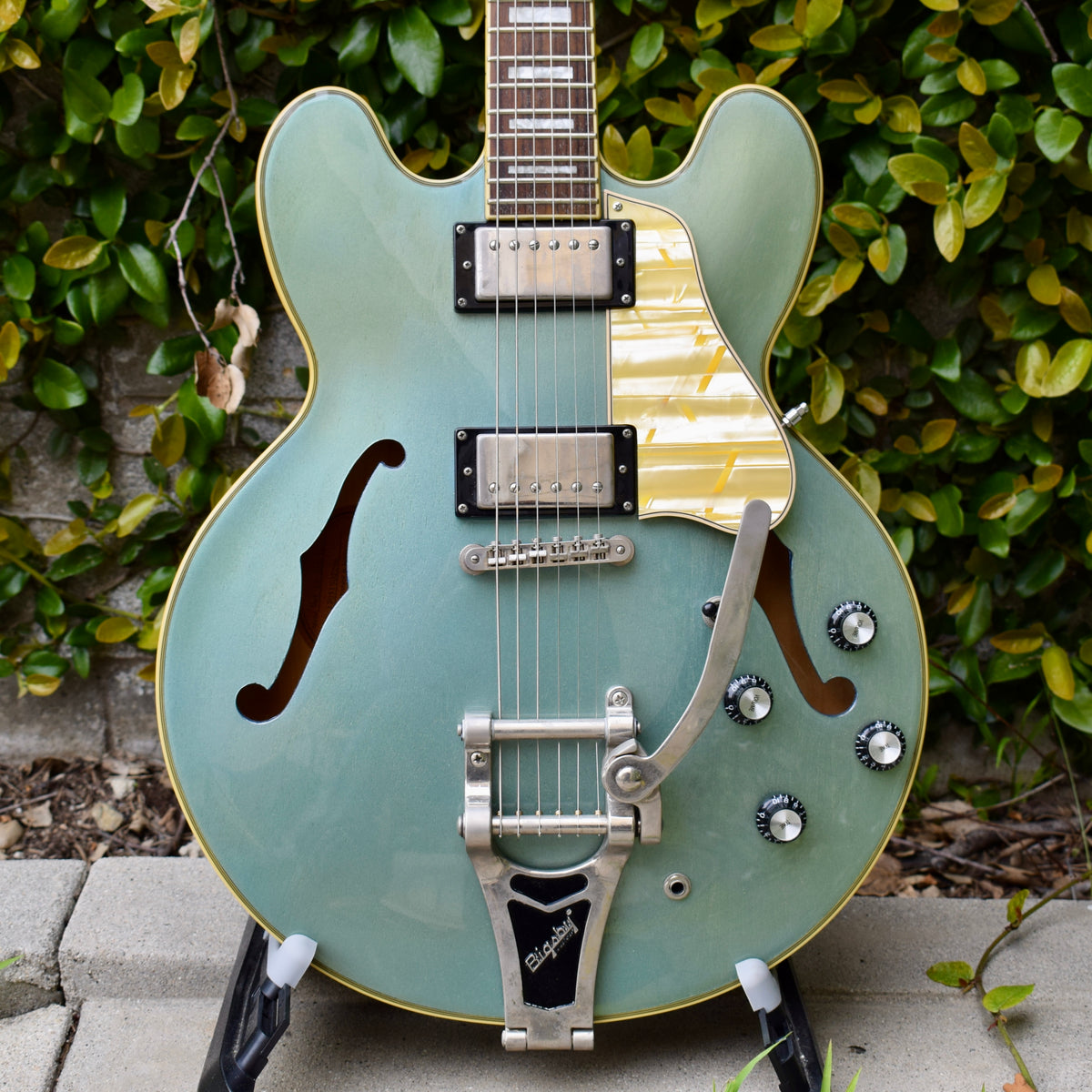 Epiphone ES-355 Pelham Blue – 1929 Pickguards