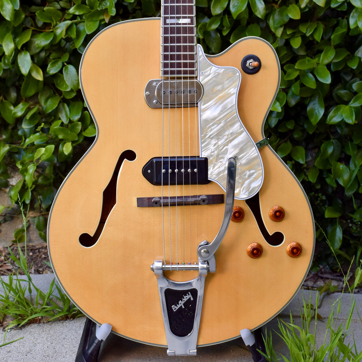Epiphone Broadway Bigsby – 1929 Pickguards