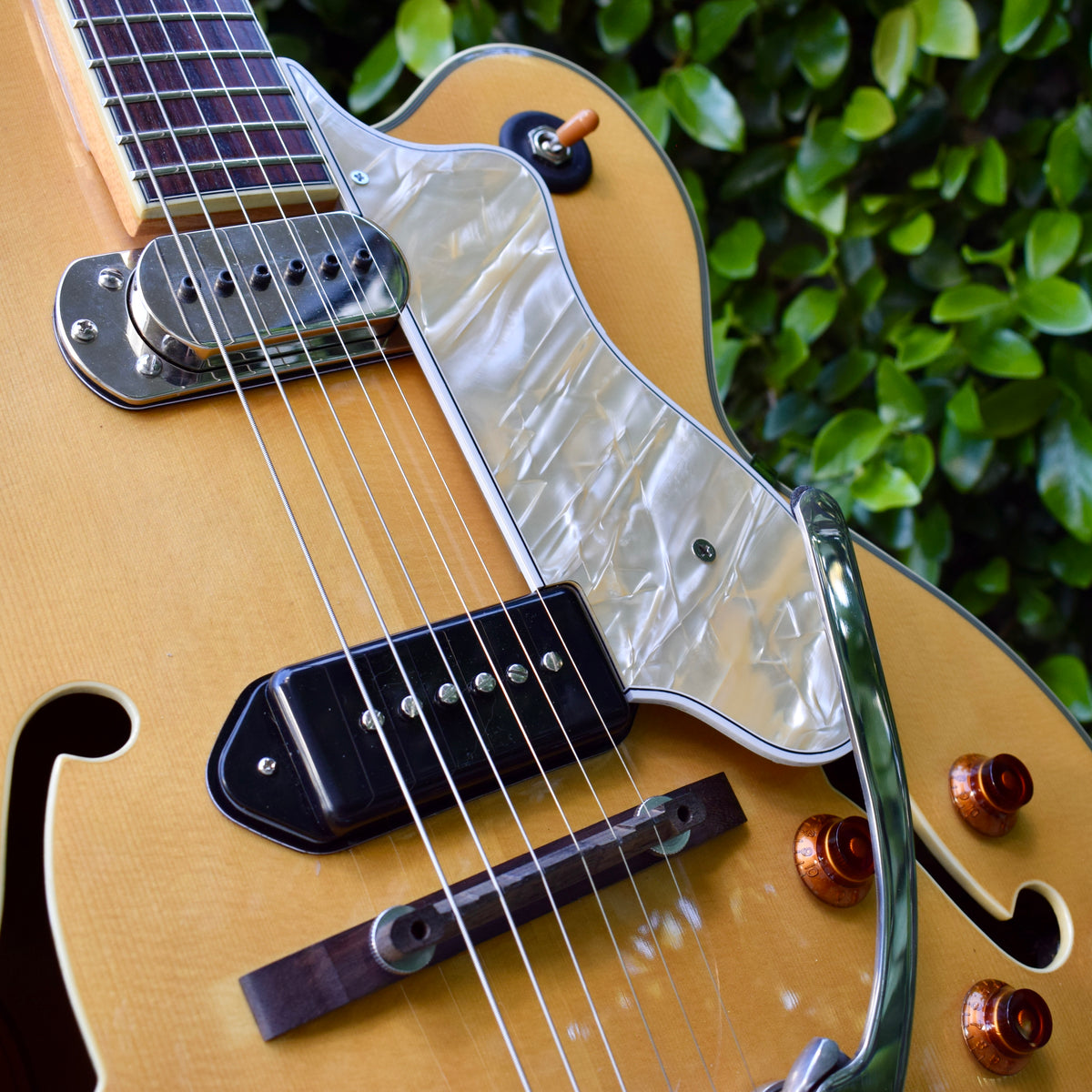 Epiphone Broadway Bigsby – 1929 Pickguards