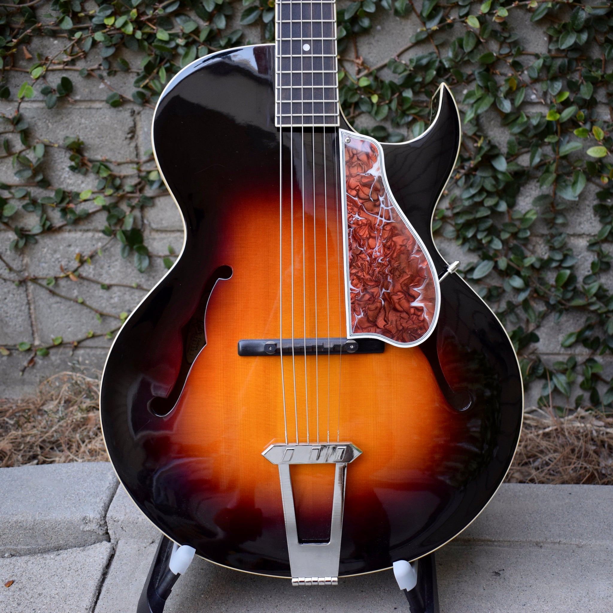 The Loar LH-350-BK（中古）【楽器検索デジマート】